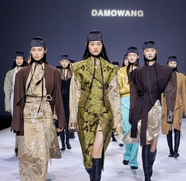 拂尘踏月，锦衣夜行——damowang·韩磊于中国国际时装周发布2021秋冬最新系列